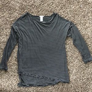 ⭐️ Black and white stripped shirt